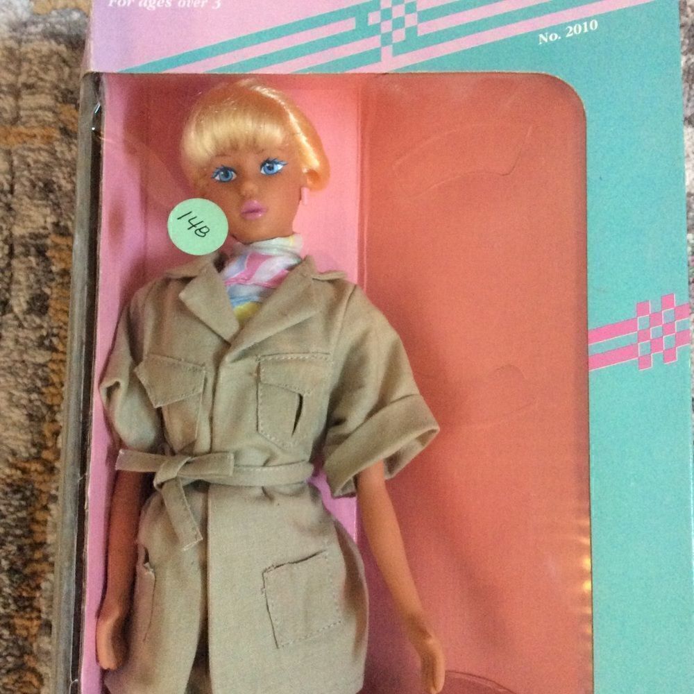 VINTAGE JET SETTERS KENYA FASHION DOLL! - Picture 2 of 6
